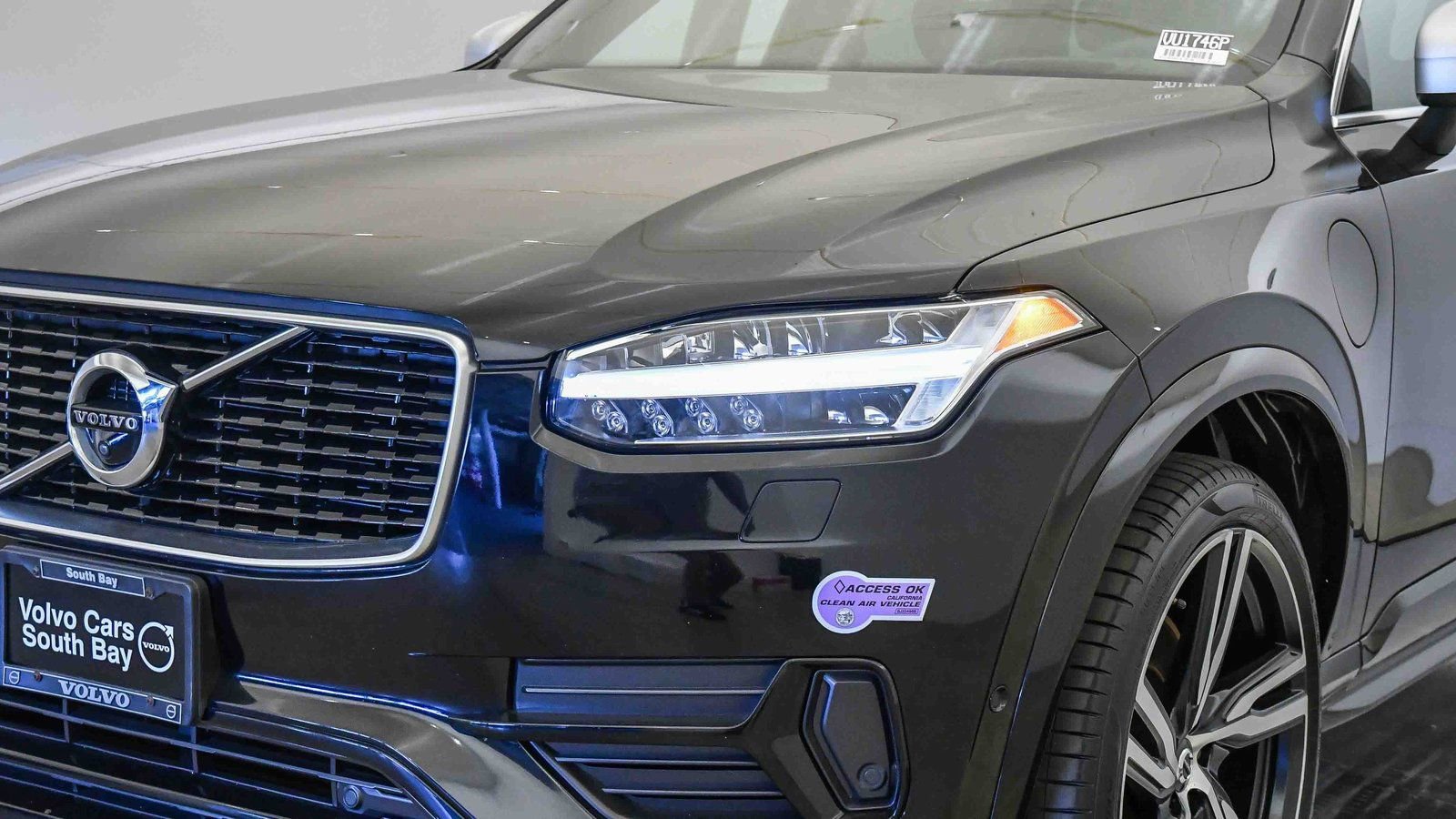 Used 2019 Volvo XC90 T8 R-Design w/ Advanced Package image 9