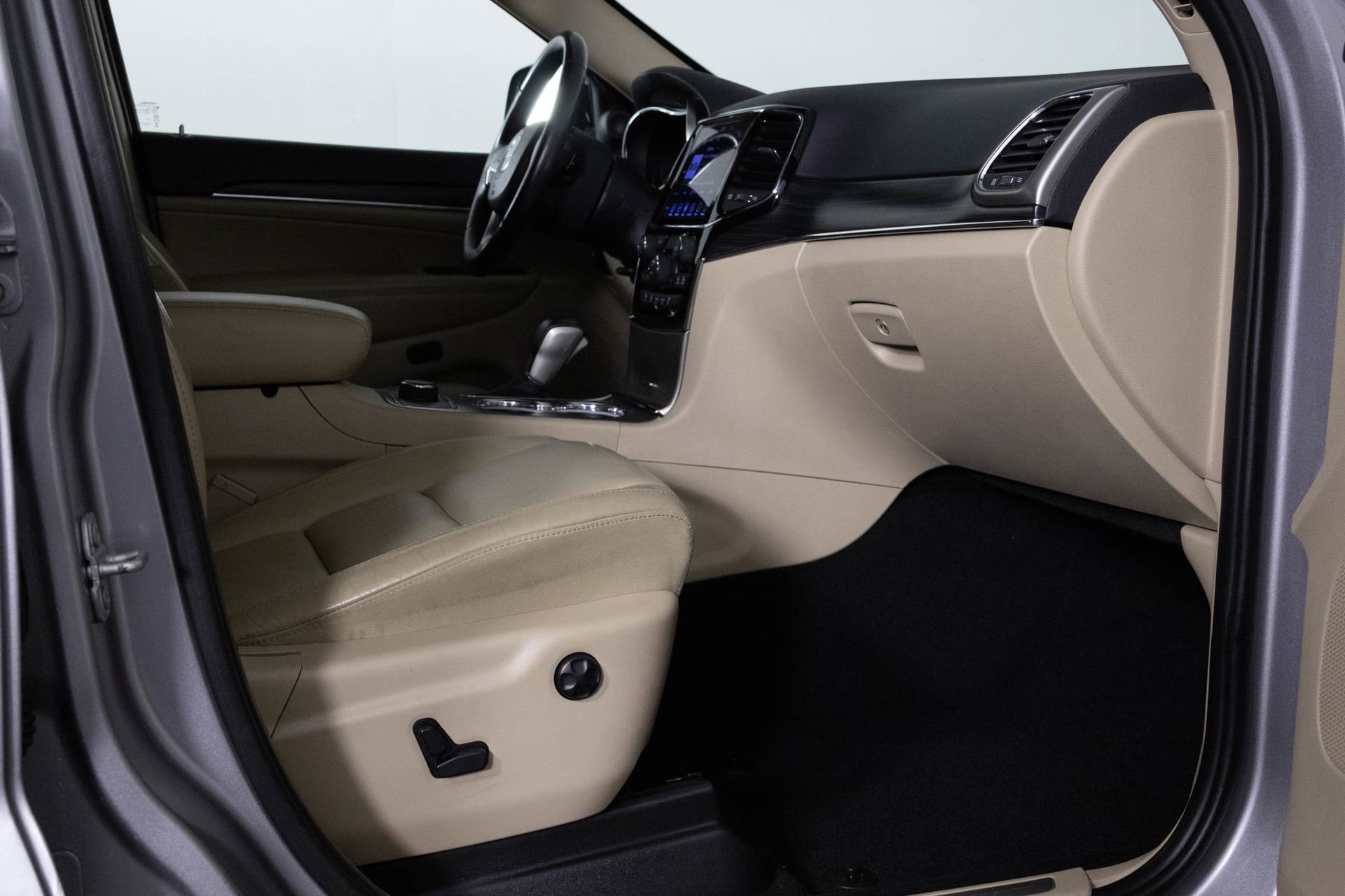 Used 2019 Jeep Grand Cherokee Limited image 39