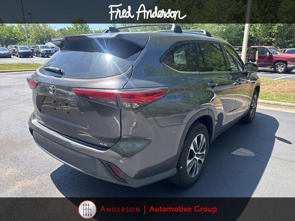 Used 2022 Toyota Highlander XLE FWD image 18