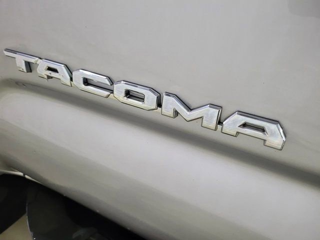 Used 2018 Toyota Tacoma TRD Sport image 19