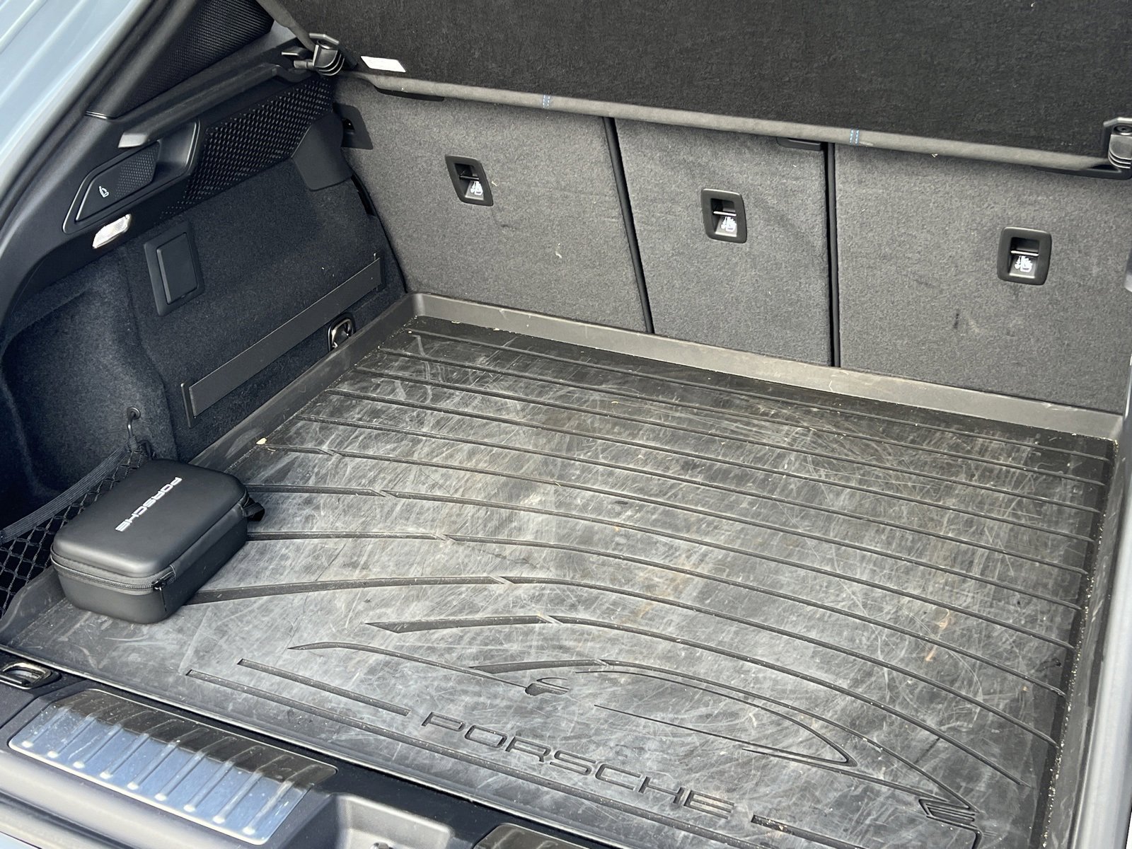 Certified 2025 Porsche Macan Turbo Electric image 20