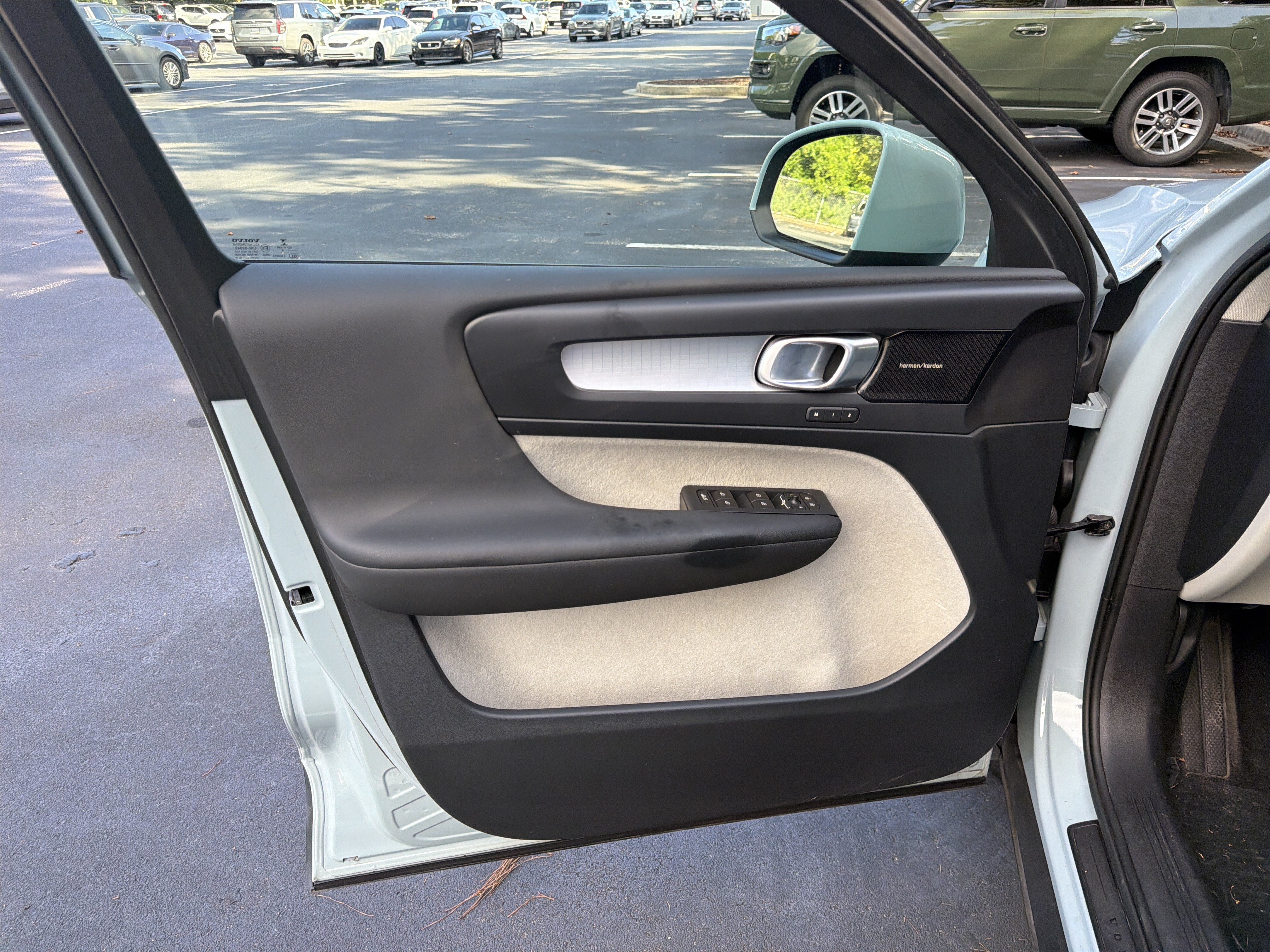 Used 2019 Volvo XC40 T5 Momentum AWD/4WD image 14