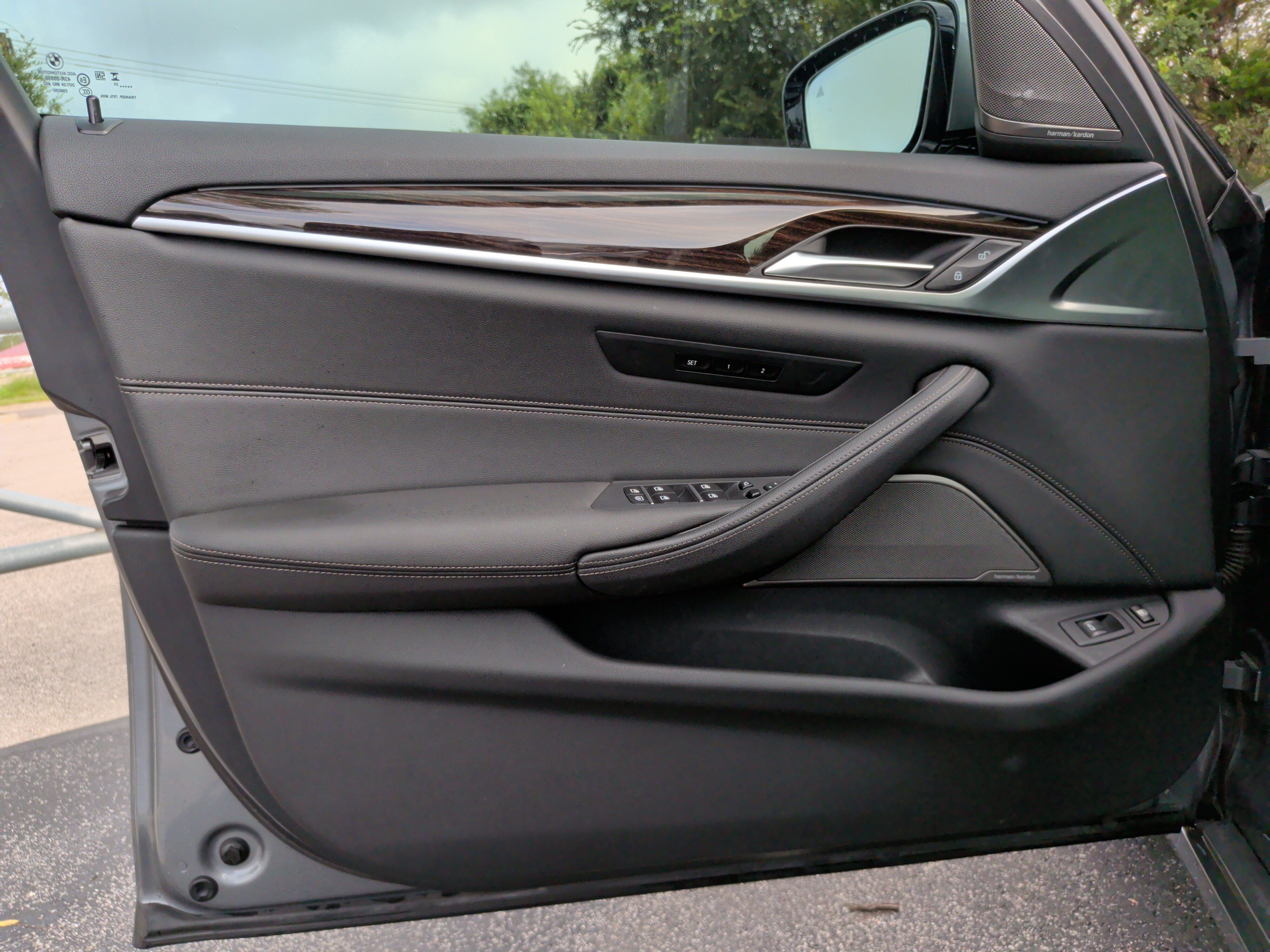 Used 2023 BMW 530e w/ Executive Package RWD image 28