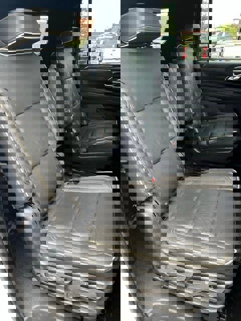 Used 2023 Chevrolet Suburban Premier image 15