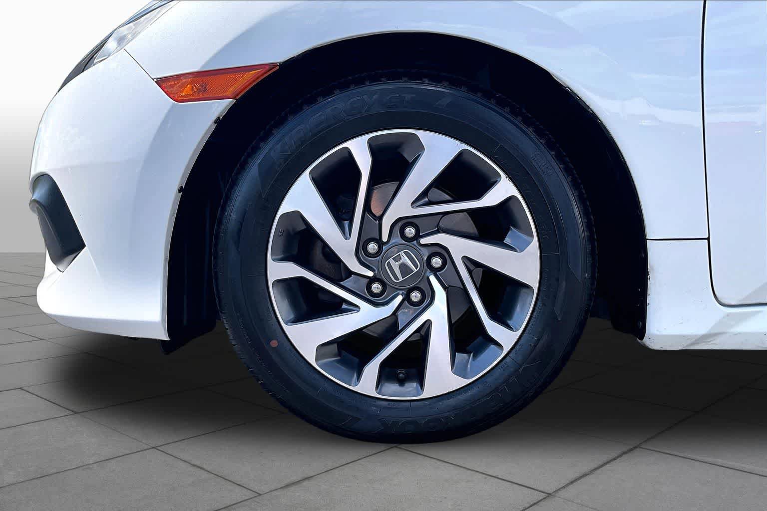 Used 2016 Honda Civic EX image 10