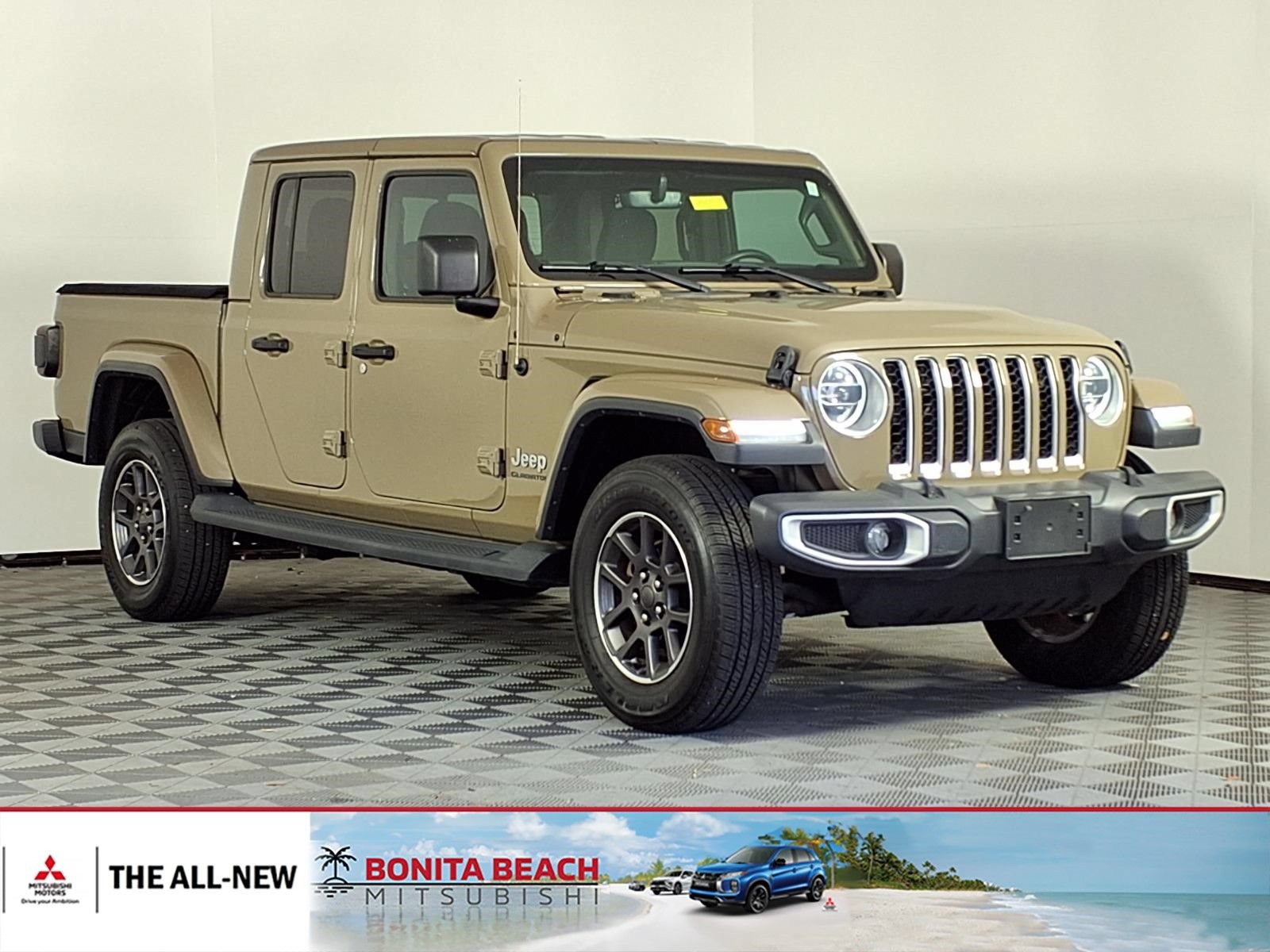 Used 2020 Jeep Gladiator Overland w/ Dual Top Group AWD/4WD video 1