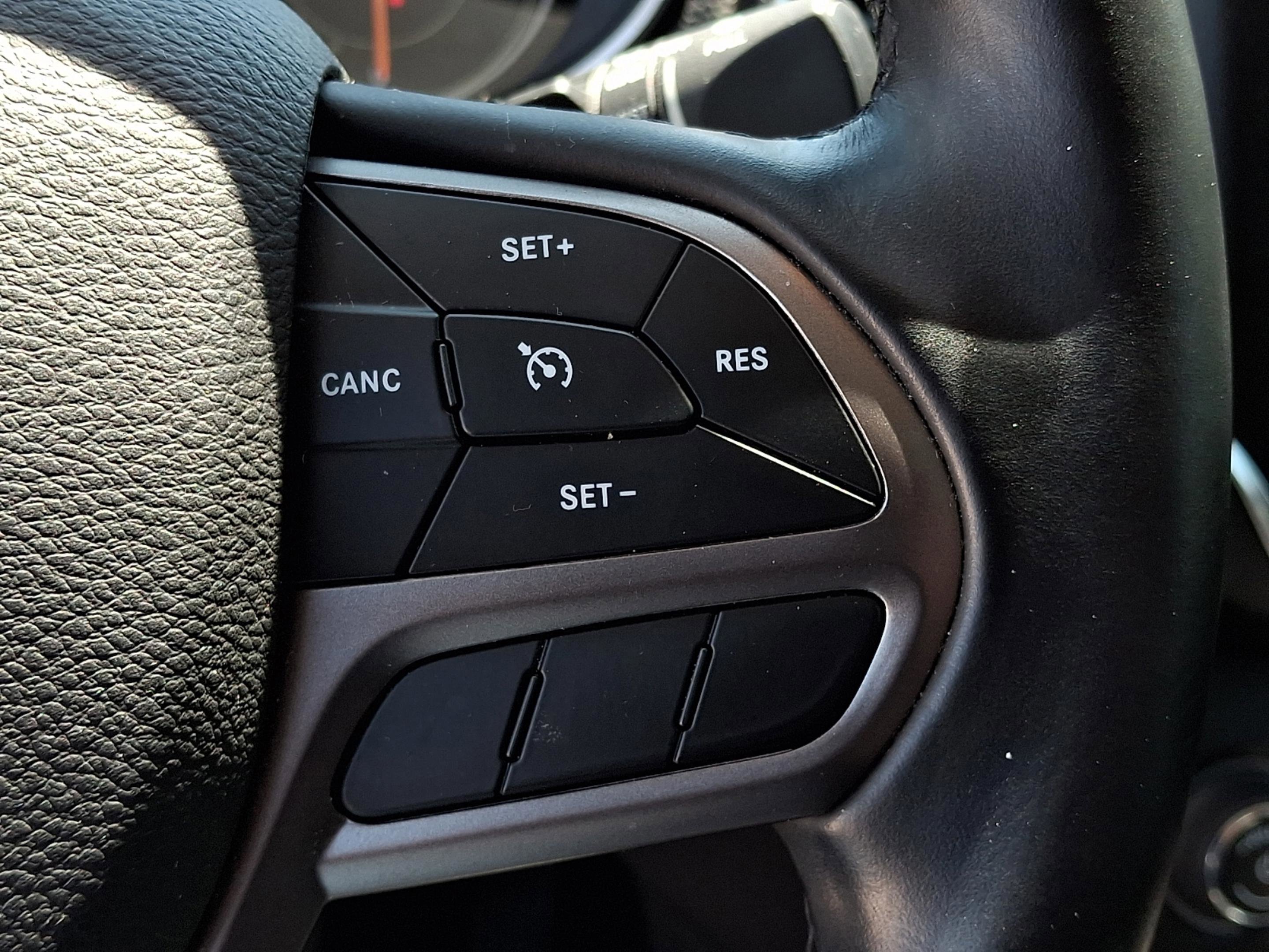 Certified 2019 Jeep Cherokee Latitude Plus AWD/4WD image 22