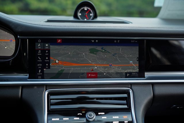 Used 2018 Porsche Panamera 4 image 30