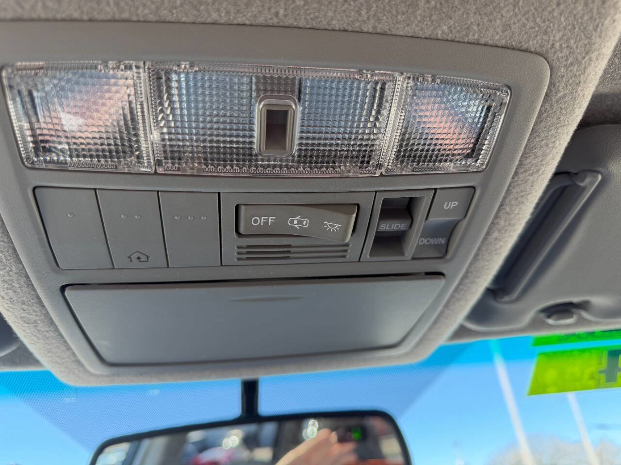 Used 2012 Toyota Highlander SE w/ Tow Pkg image 23