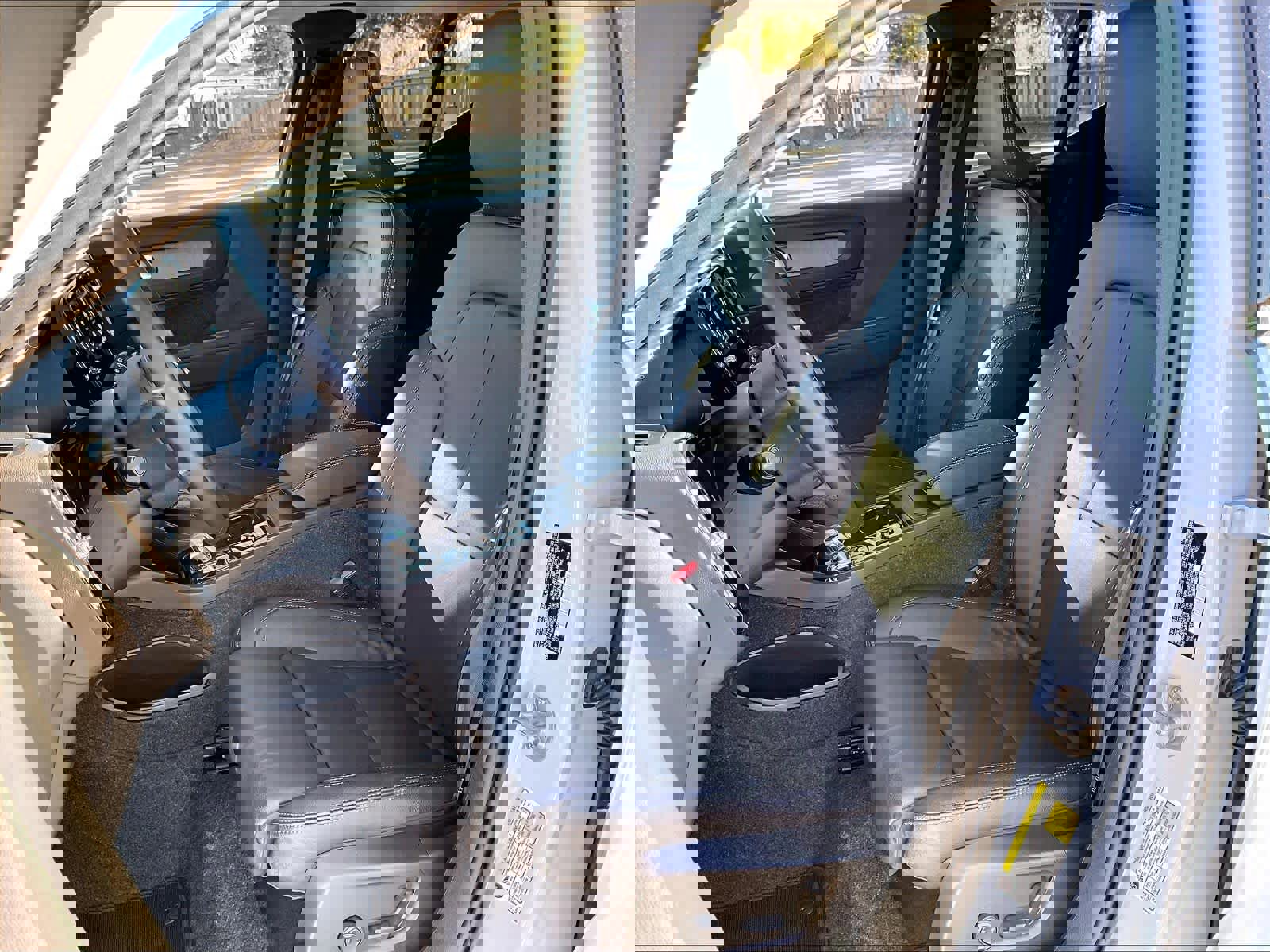 Used 2025 Volvo XC40 B5 Plus image 27