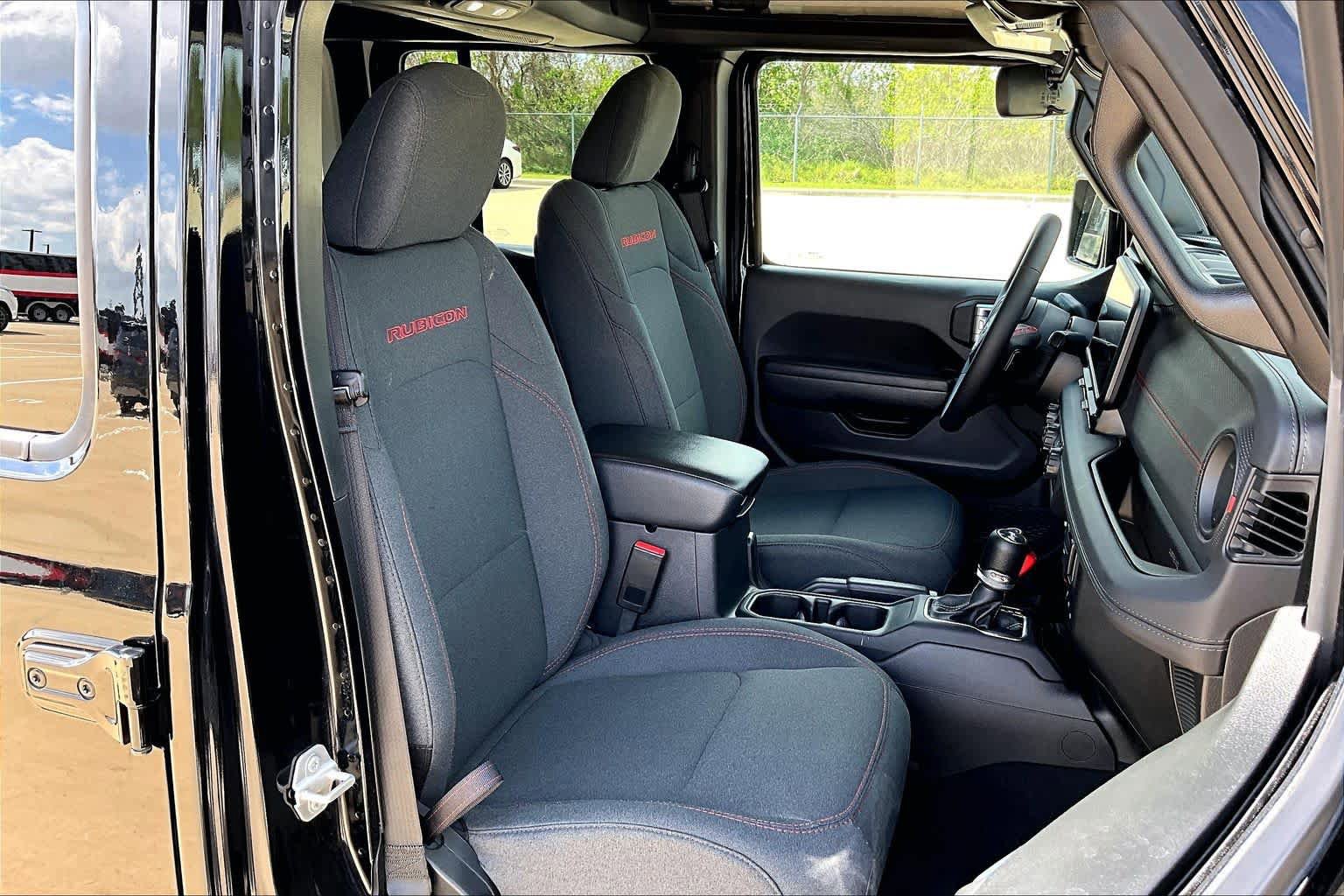 Used 2024 Jeep Wrangler Unlimited Rubicon w/ Convenience Group AWD/4WD image 9