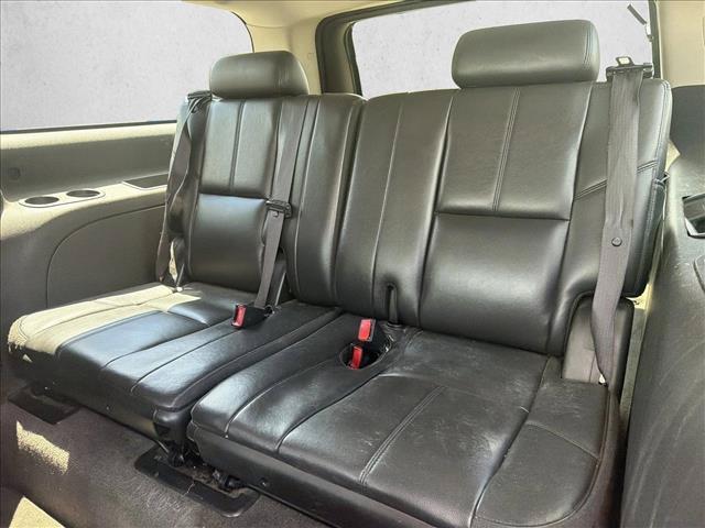 Used 2010 Chevrolet Suburban LT w/ Luxury Package RWD image 18