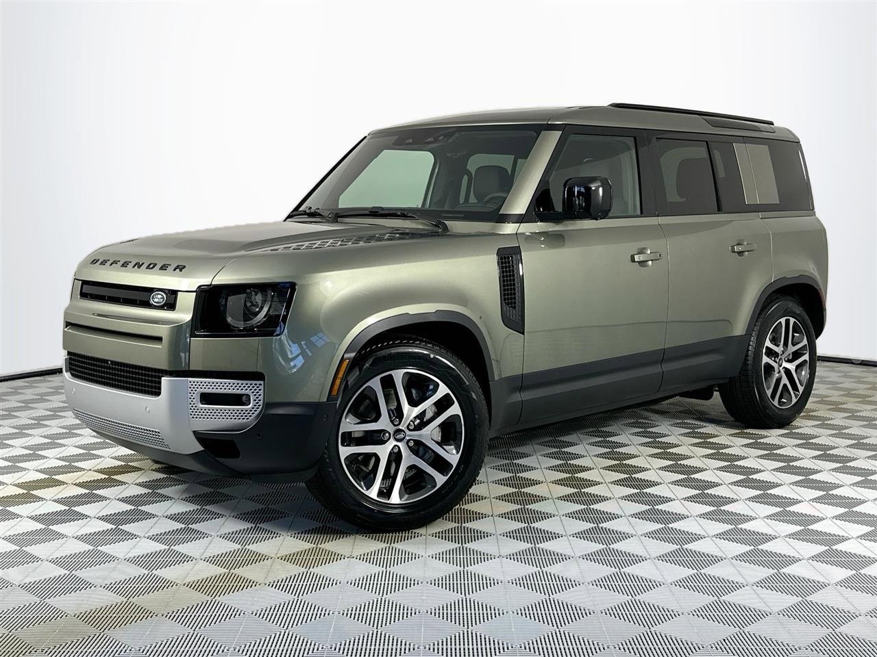 Used 2025 Land Rover Defender 110 S image 1