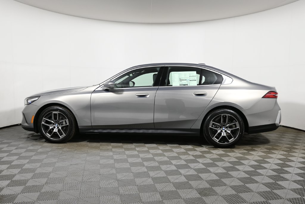 Used 2026 BMW 530i xDrive w/ Premium Package AWD/4WD image 2