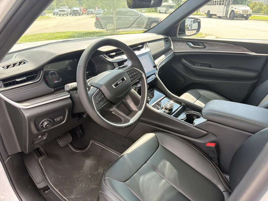 New 2026 Jeep Grand Cherokee Limited AWD/4WD image 3