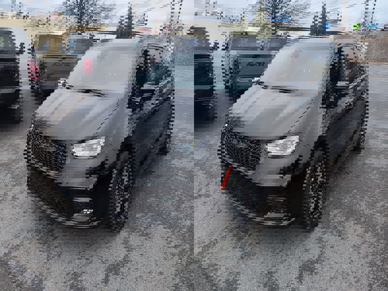 New 2026 Chrysler Pacifica Limited image 4