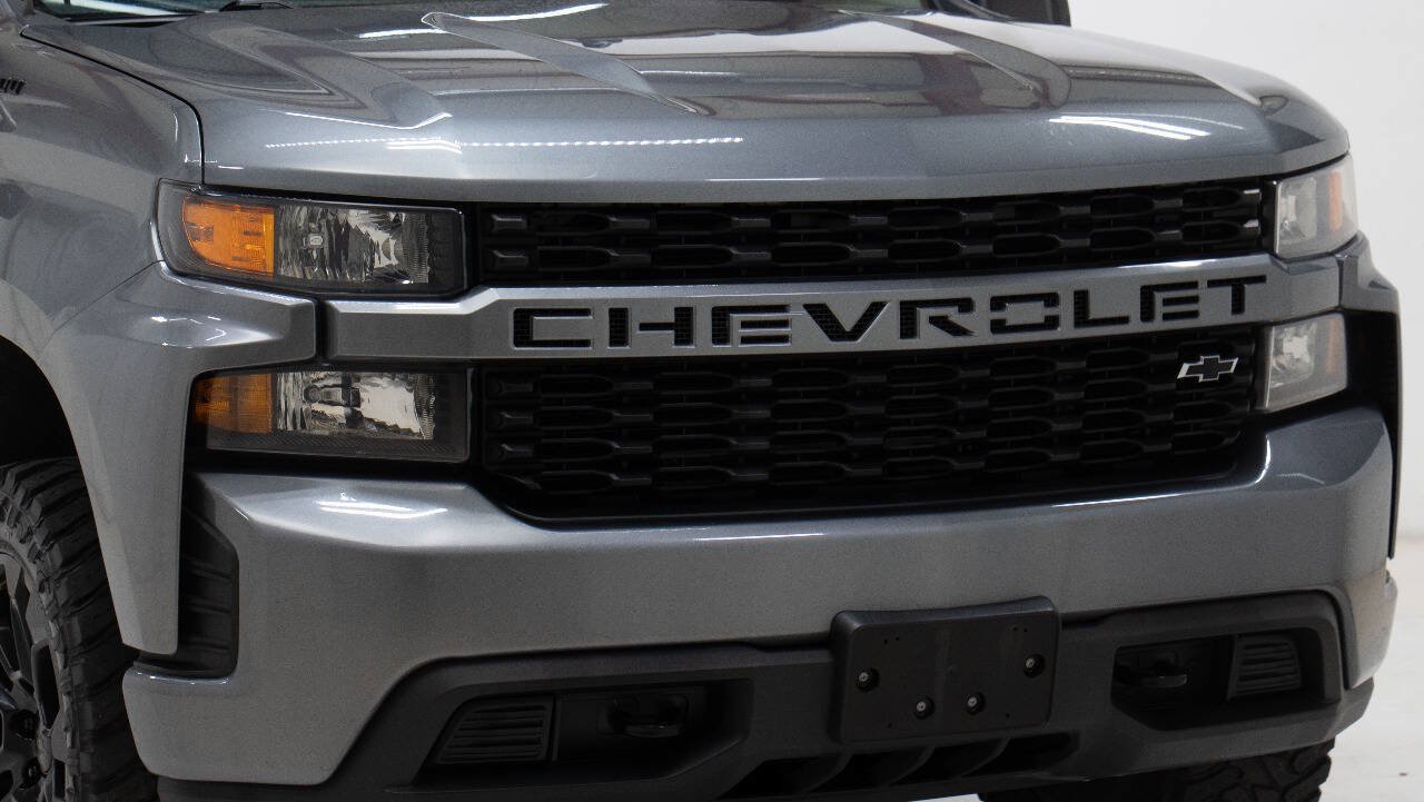 Used 2021 Chevrolet Silverado 1500 Custom w/ LPO, Dark Essentials Package RWD image 9
