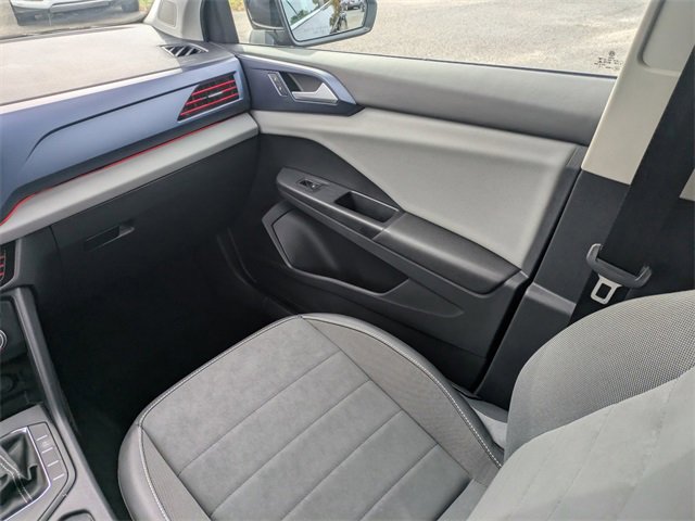 Certified 2022 Volkswagen Taos SE image 18