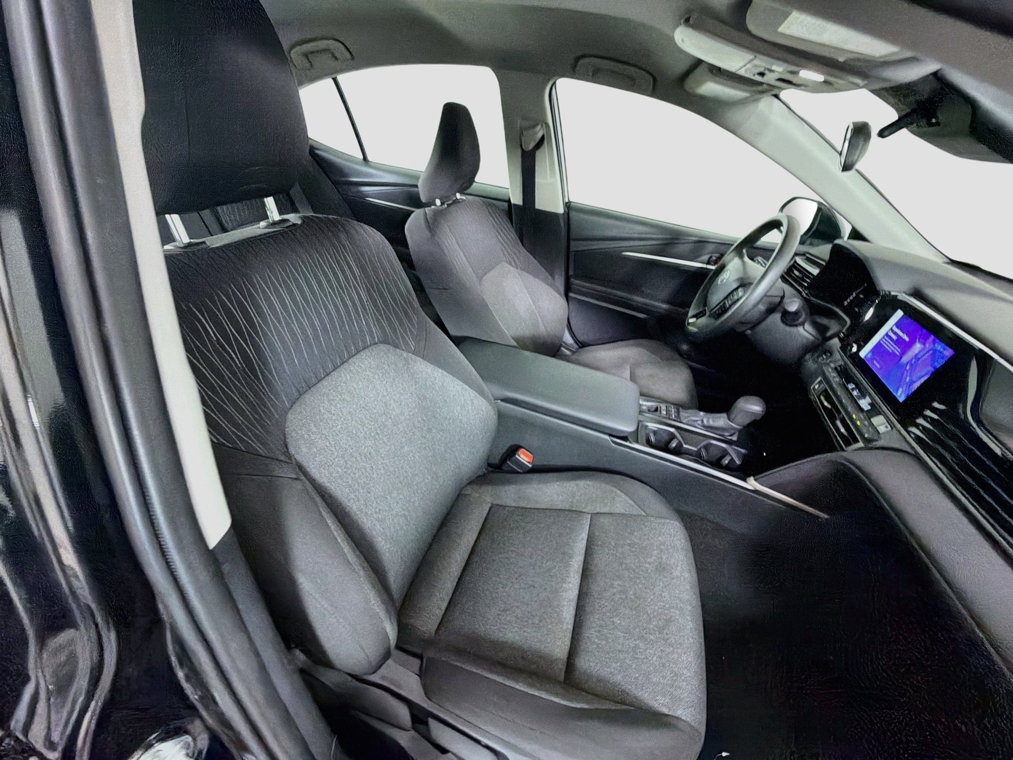 Used 2025 Toyota Camry LE FWD image 30