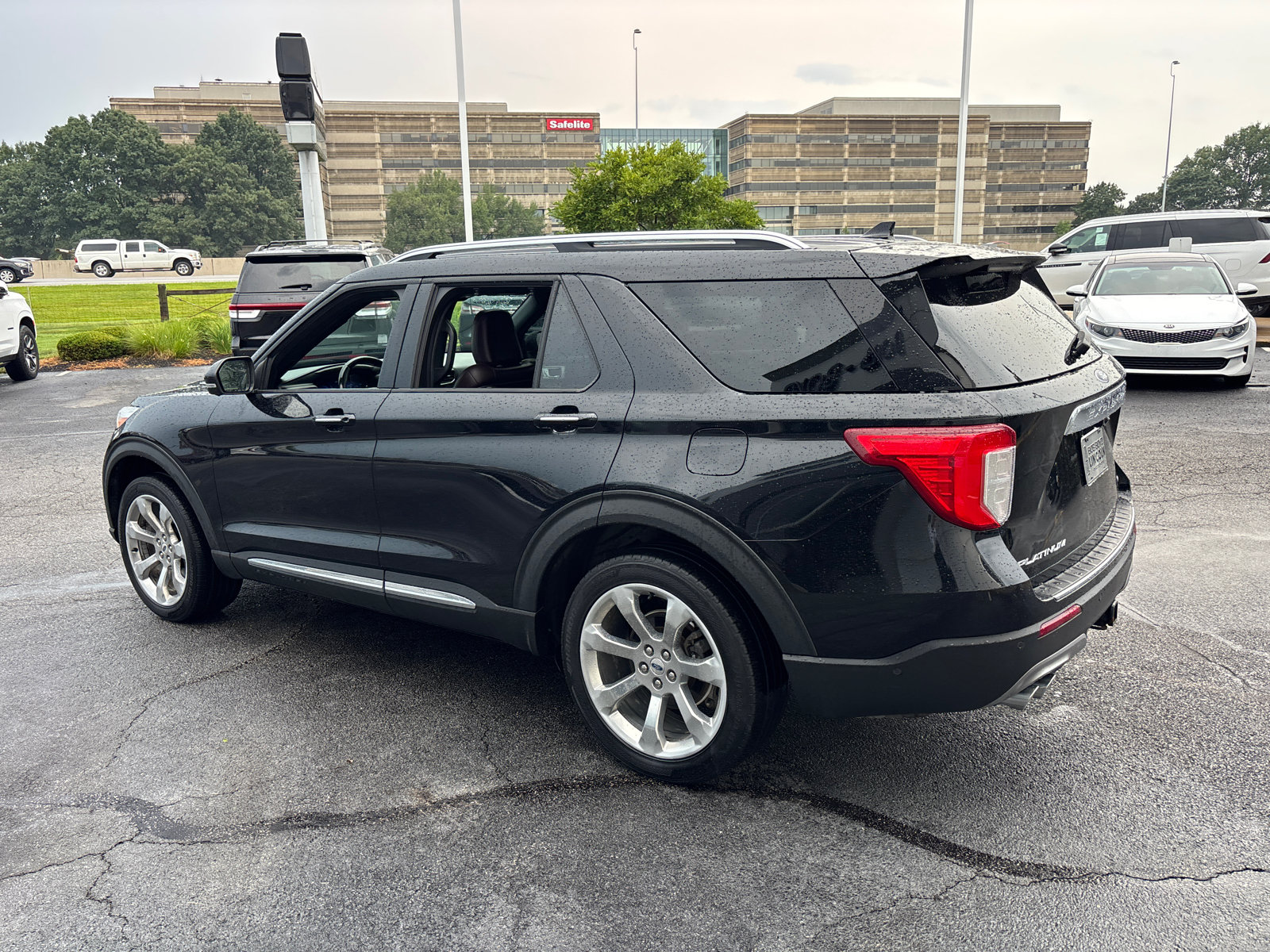 Used 2020 Ford Explorer Platinum w/ Premium Technology Package AWD/4WD image 5