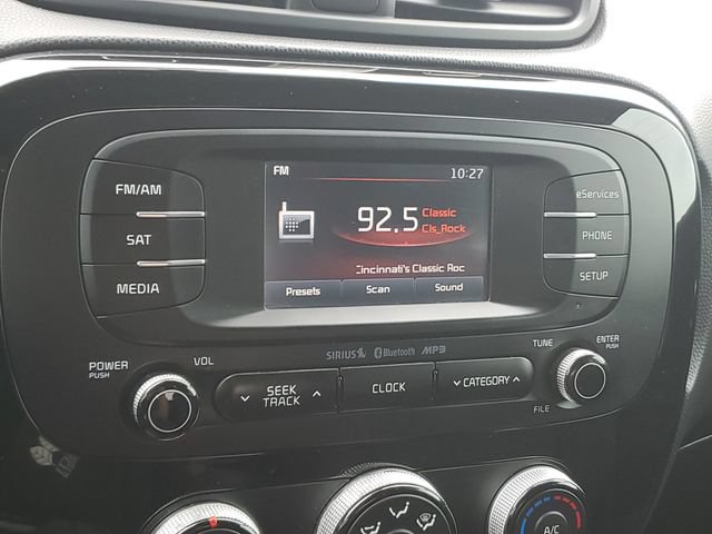 Used 2015 Kia Soul ! FWD image 25