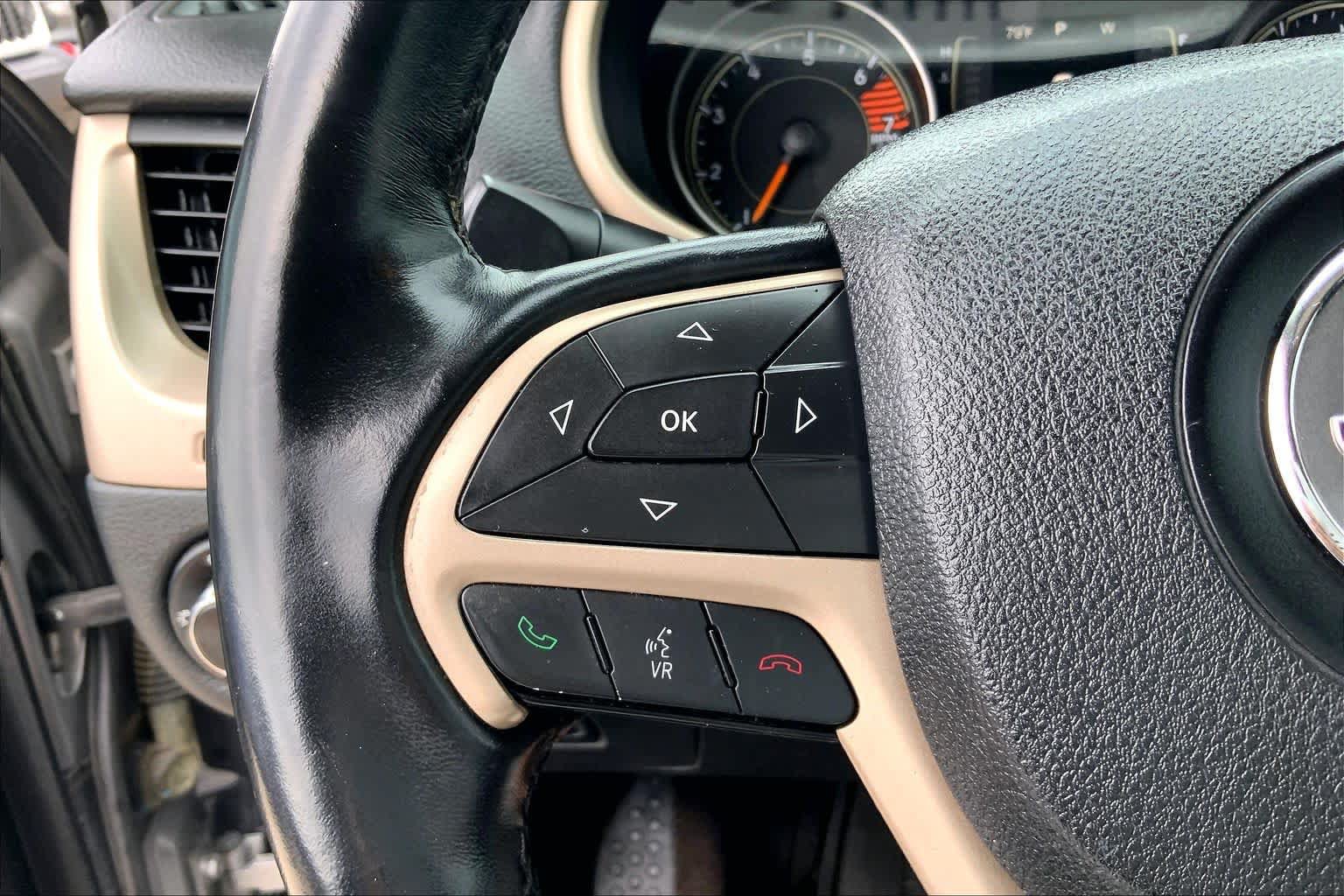 Used 2016 Jeep Cherokee Sport FWD image 24