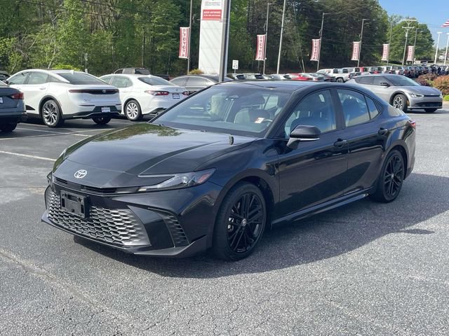 Used 2025 Toyota Camry SE image 3