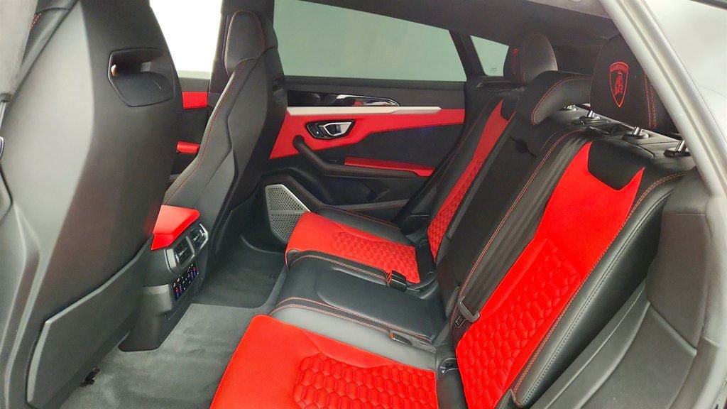 Used 2019 Lamborghini Urus AWD/4WD image 31