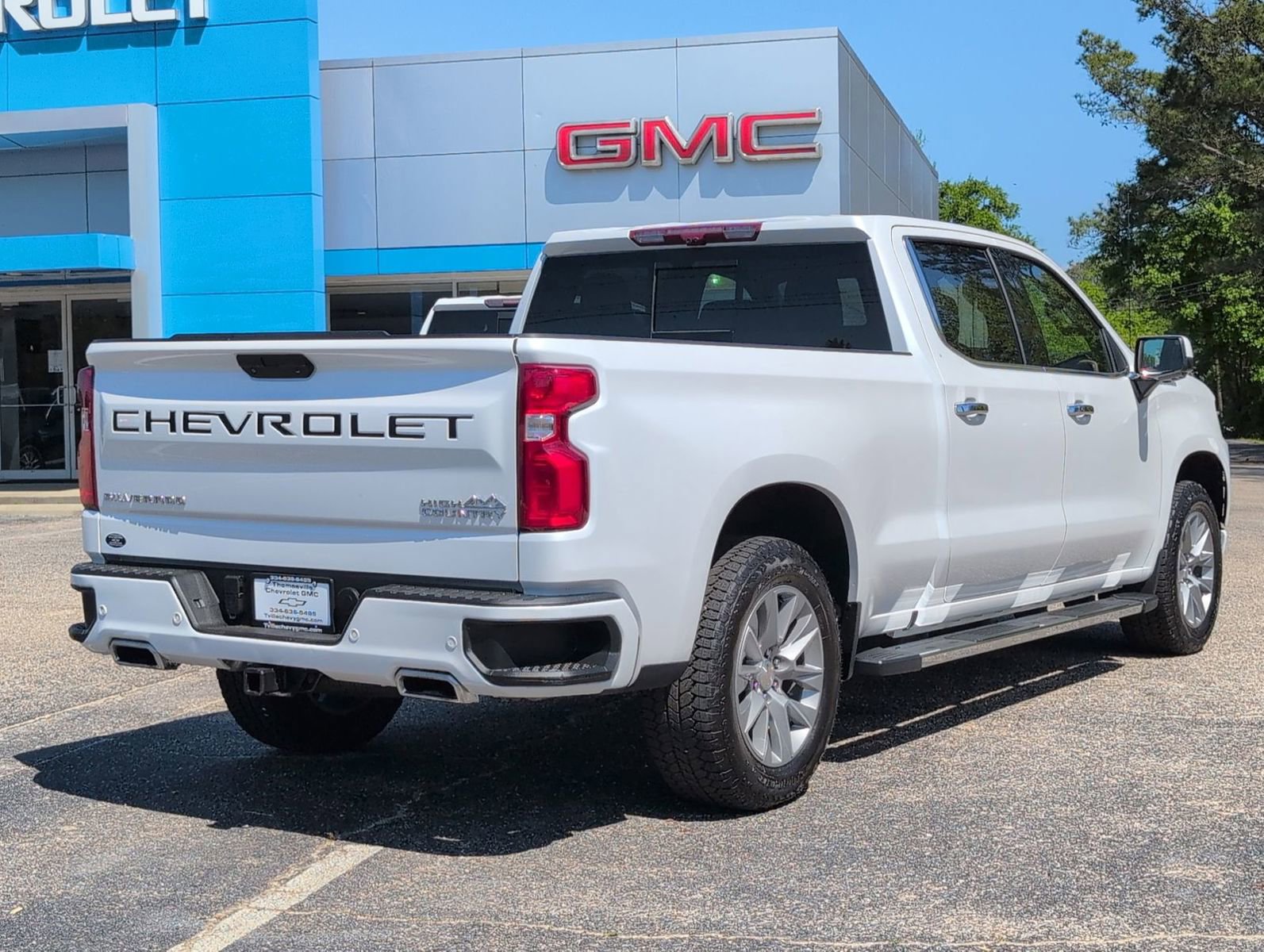 Used 2021 Chevrolet Silverado 1500 High Country w/ Technology Package image 6