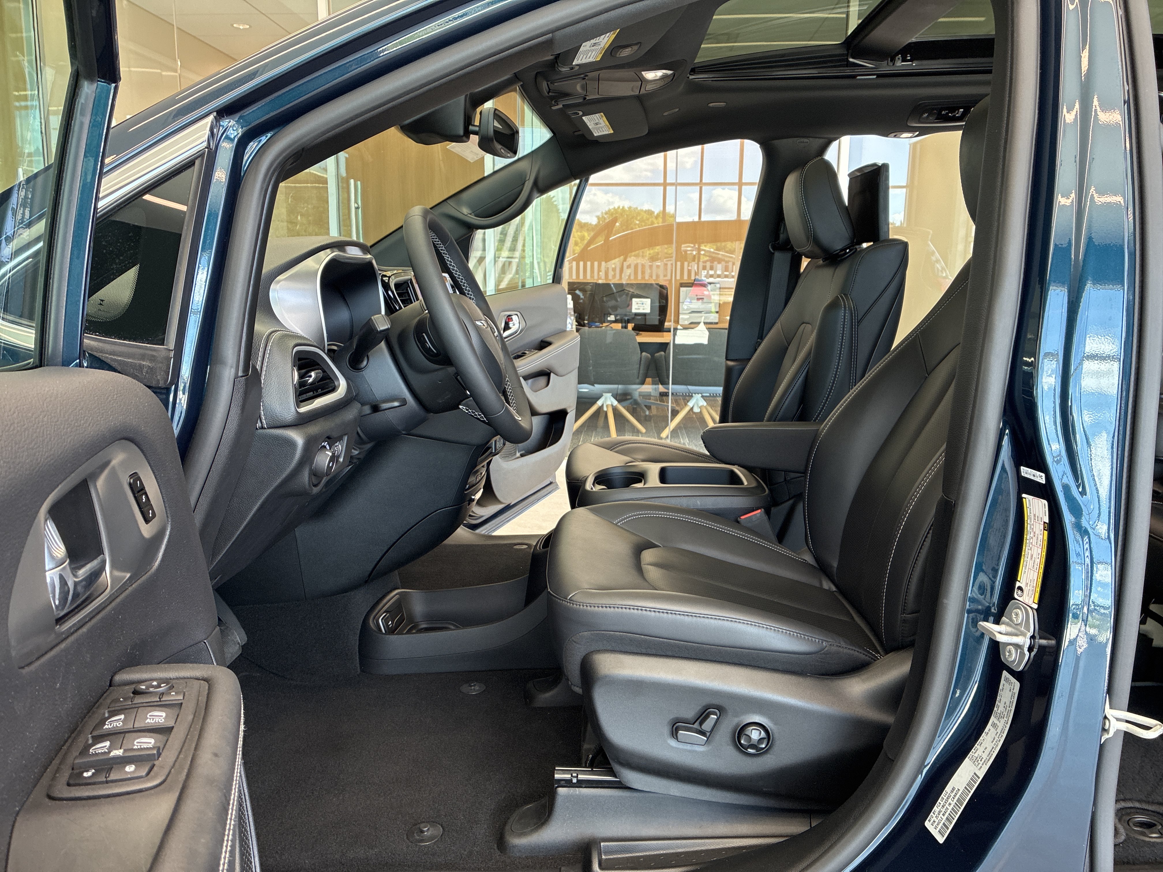 Certified 2025 Chrysler Pacifica Select w/ Uconnect Theater Family Group FWD image 20
