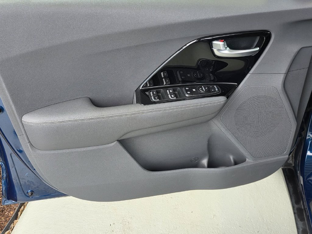 Used 2019 Kia Niro EX FWD image 27