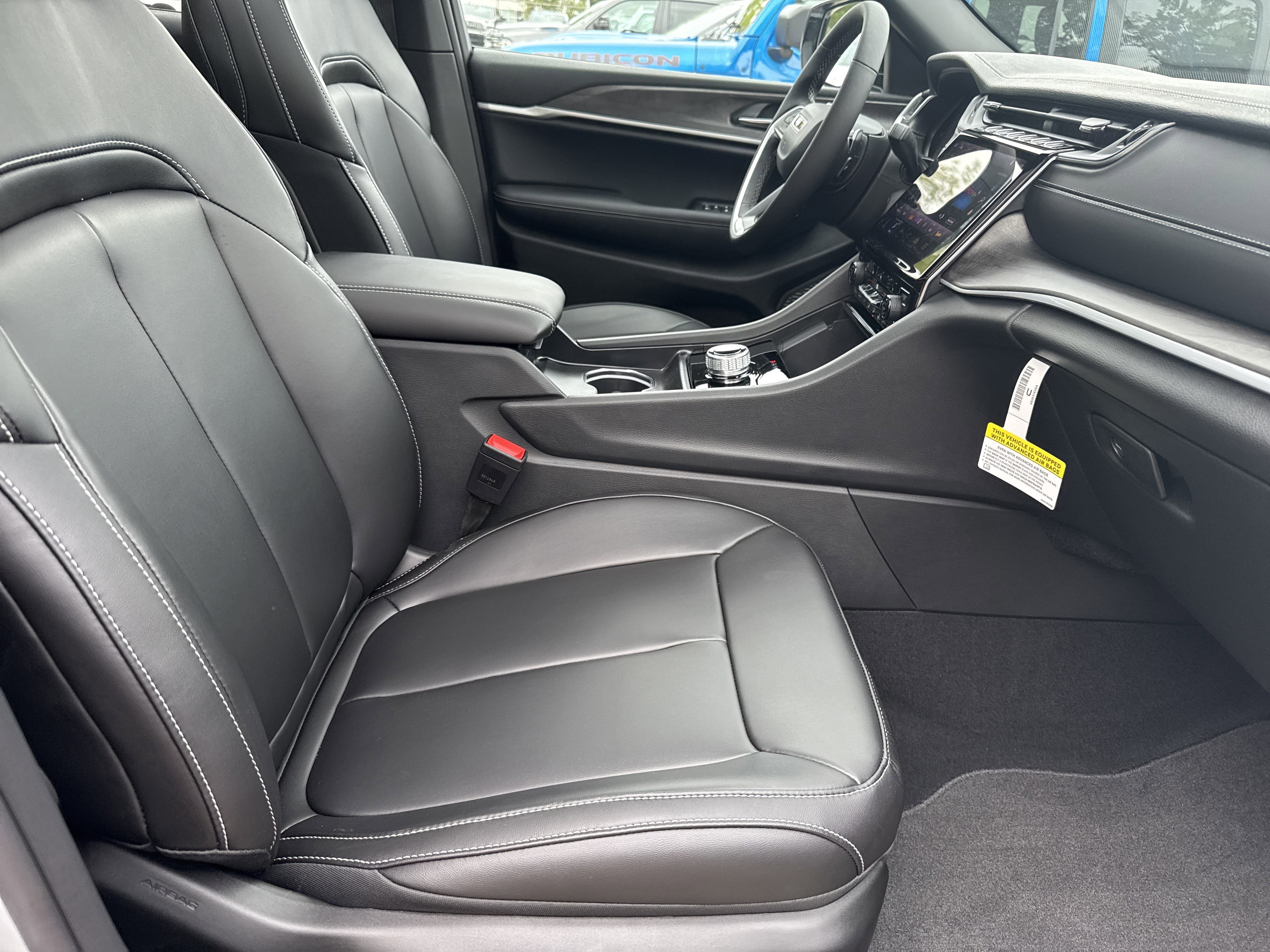 New 2025 Jeep Grand Cherokee Limited w/ Black Appearance Package RWD image 13