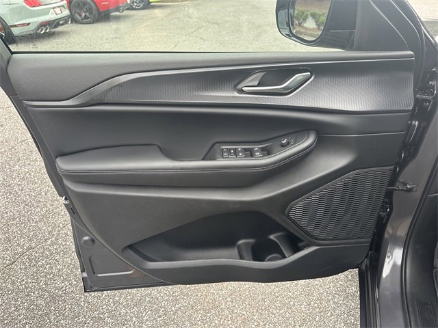 New 2025 Jeep Grand Cherokee Altitude image 9