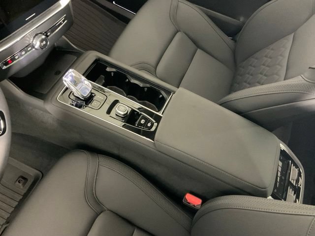 Certified 2025 Volvo XC90 B6 Plus w/ Protection Package Premier AWD/4WD image 21
