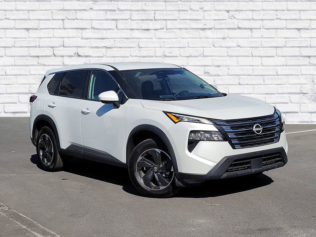 Used 2024 Nissan Rogue SV image 1