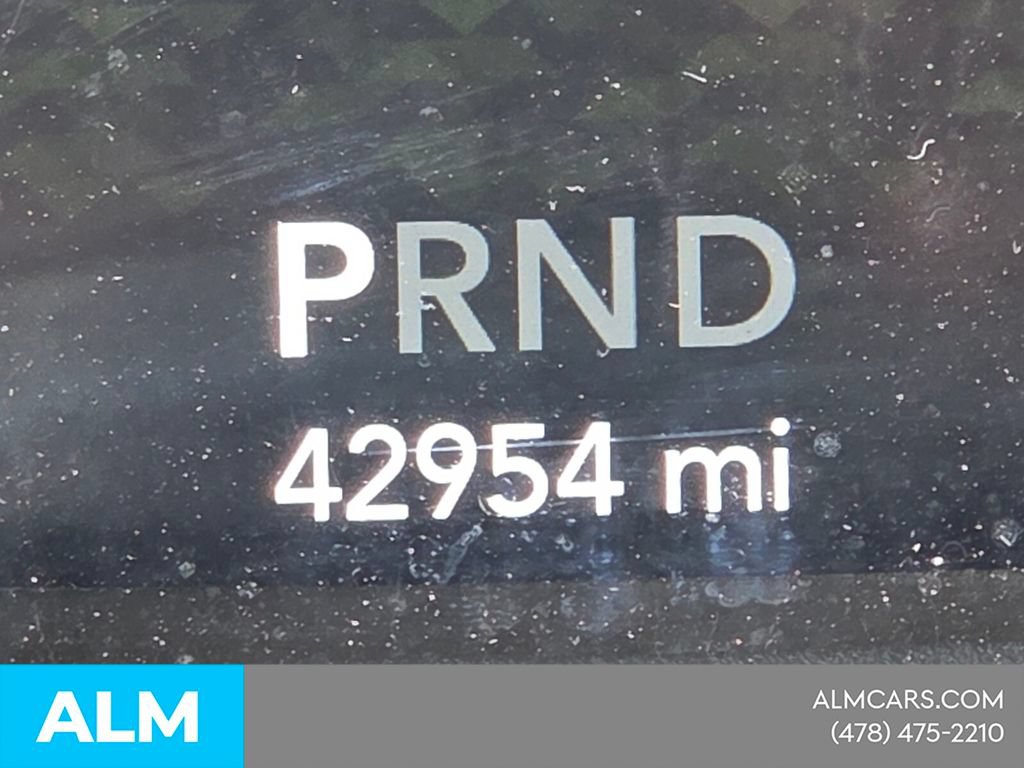 Used 2025 Jeep Wrangler Unlimited Sahara AWD/4WD image 26
