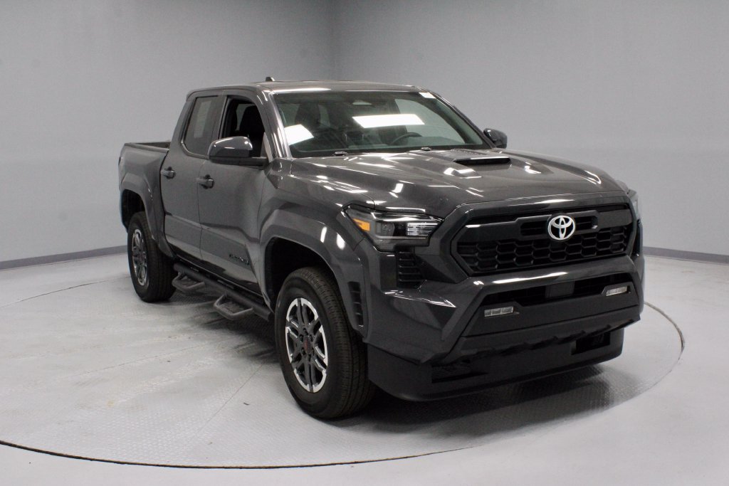 Used 2025 Toyota Tacoma TRD Sport AWD/4WD image 1