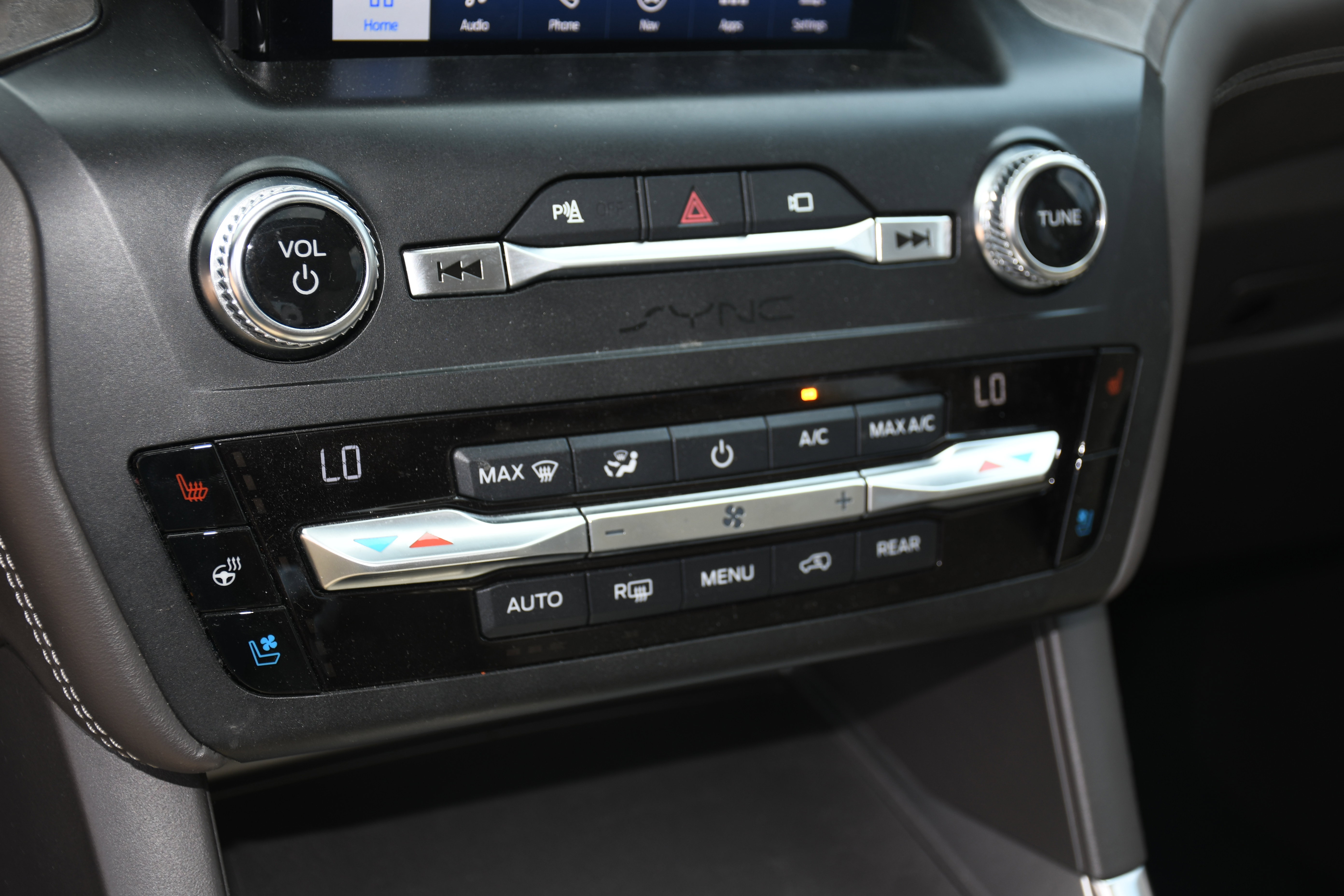 Used 2020 Ford Explorer Platinum w/ Premium Technology Package image 16