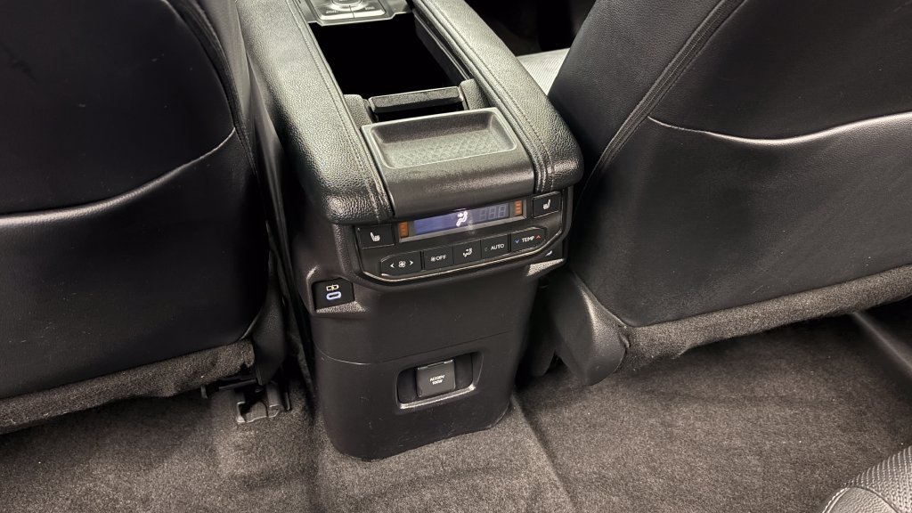 Used 2024 Toyota Grand Highlander AWD image 32