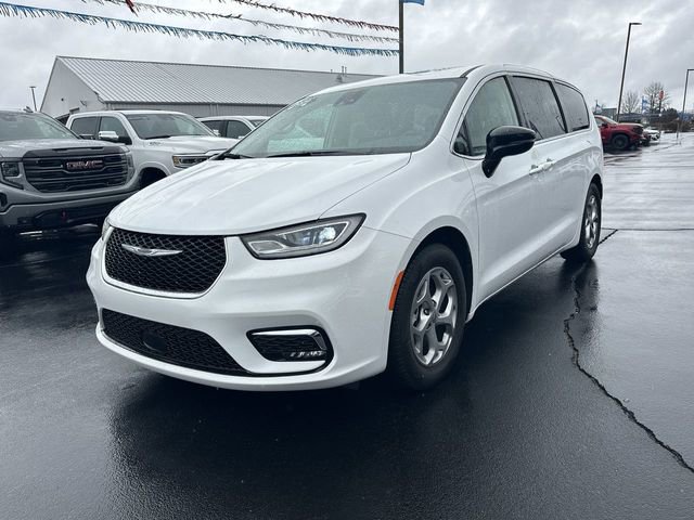 Used 2024 Chrysler Pacifica Limited FWD image 4