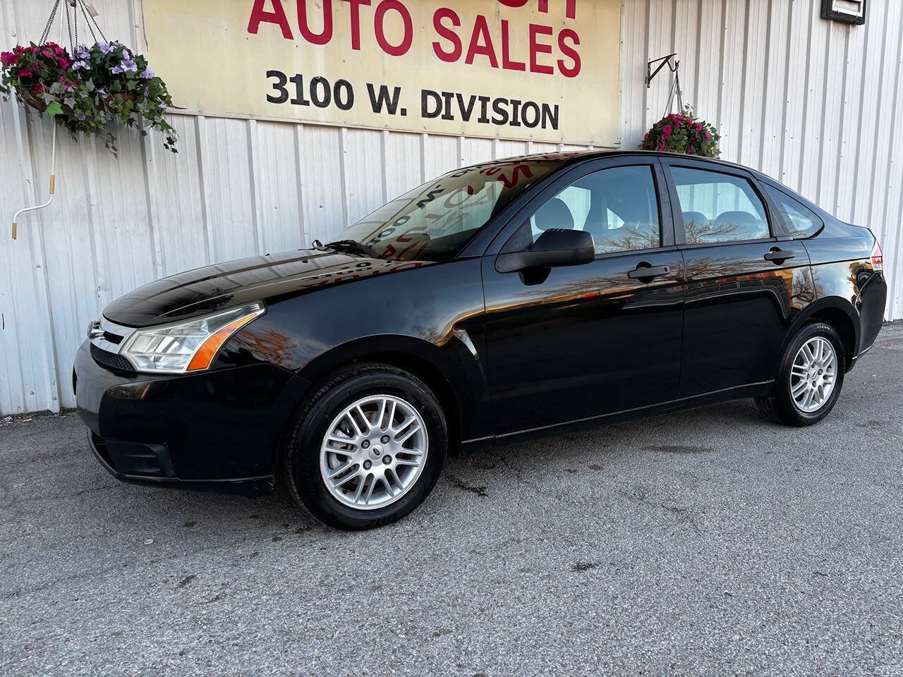 Used 2010 Ford Focus SE FWD image 5