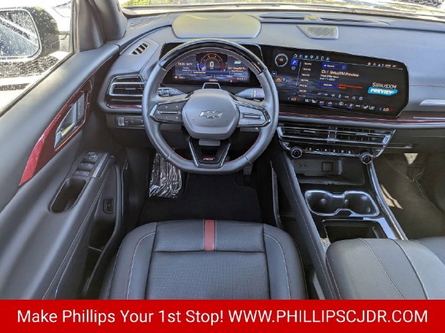 Used 2025 Chevrolet Traverse RS FWD image 15