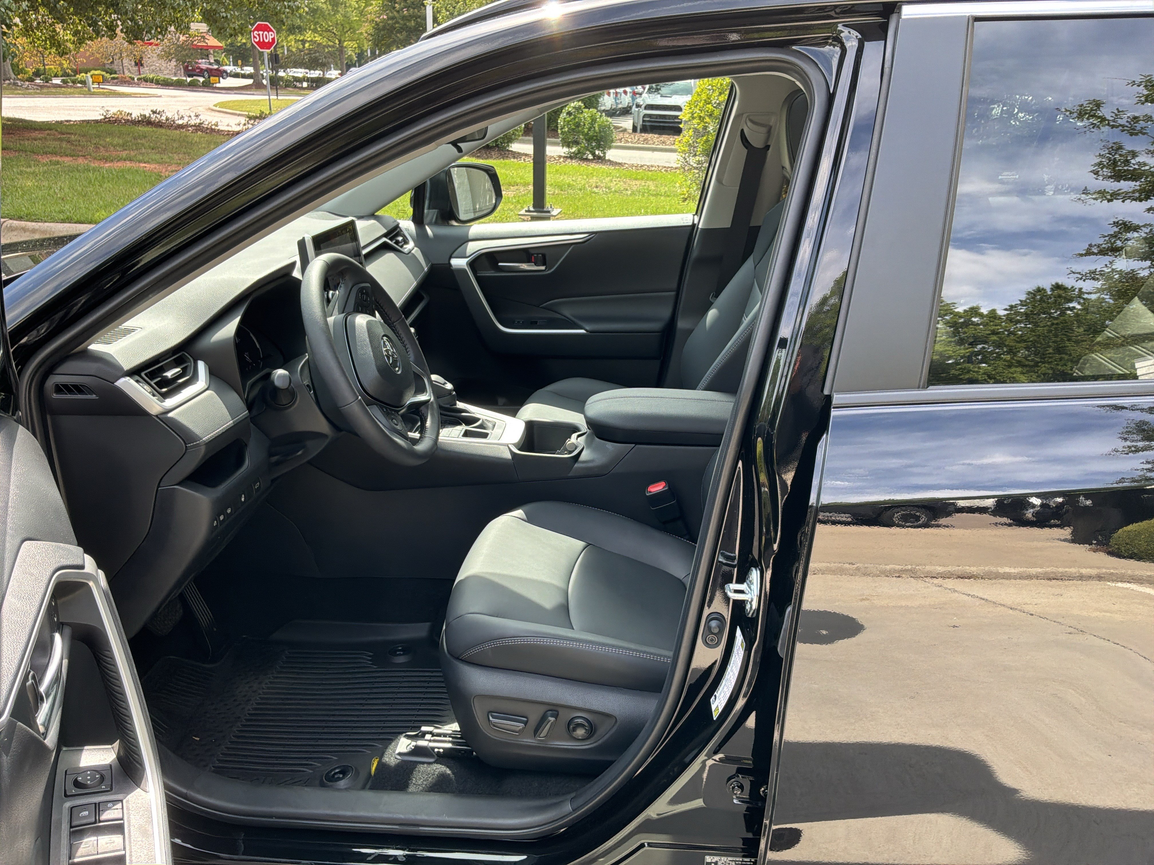 Used 2023 Toyota RAV4 XLE Premium AWD/4WD image 16