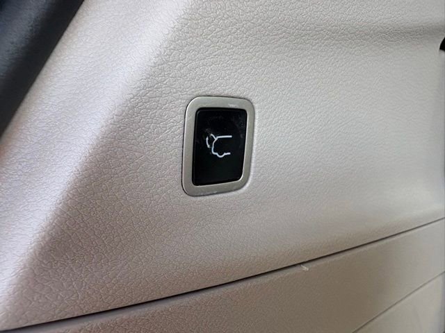 Used 2024 Chrysler Pacifica Touring-L image 33