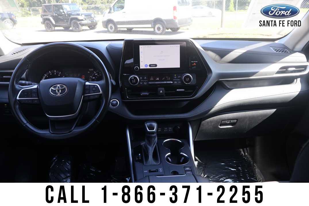 Used 2023 Toyota Highlander LE AWD/4WD image 23