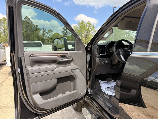 New 2026 GMC Sierra 2500 SLT w/ SLT Premium Package image 11