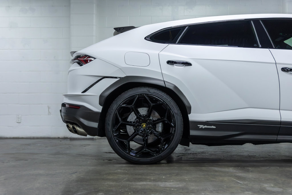 Used 2023 Lamborghini Urus Performante AWD/4WD image 12