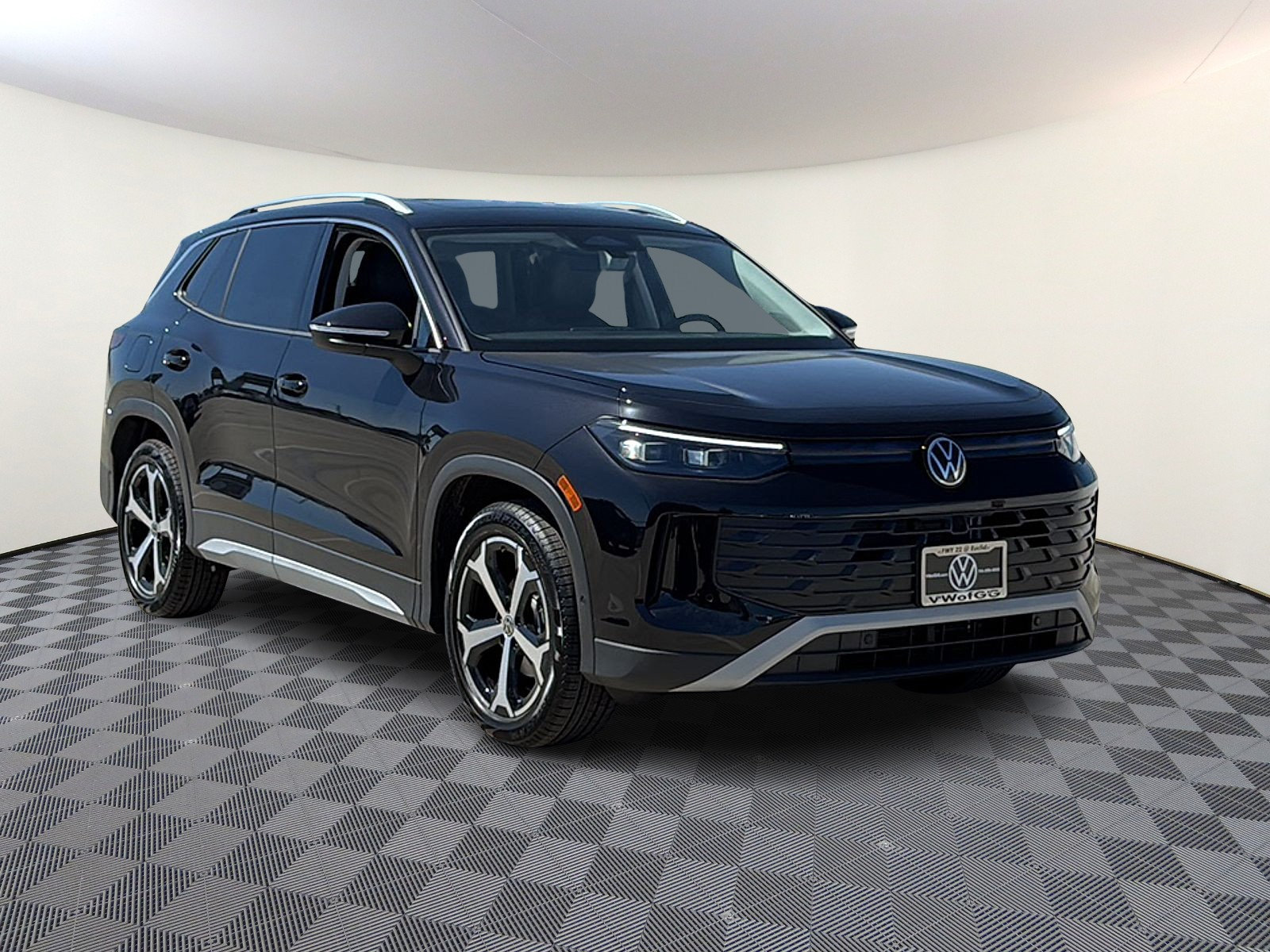 New 2026 Volkswagen Tiguan SE FWD image 1