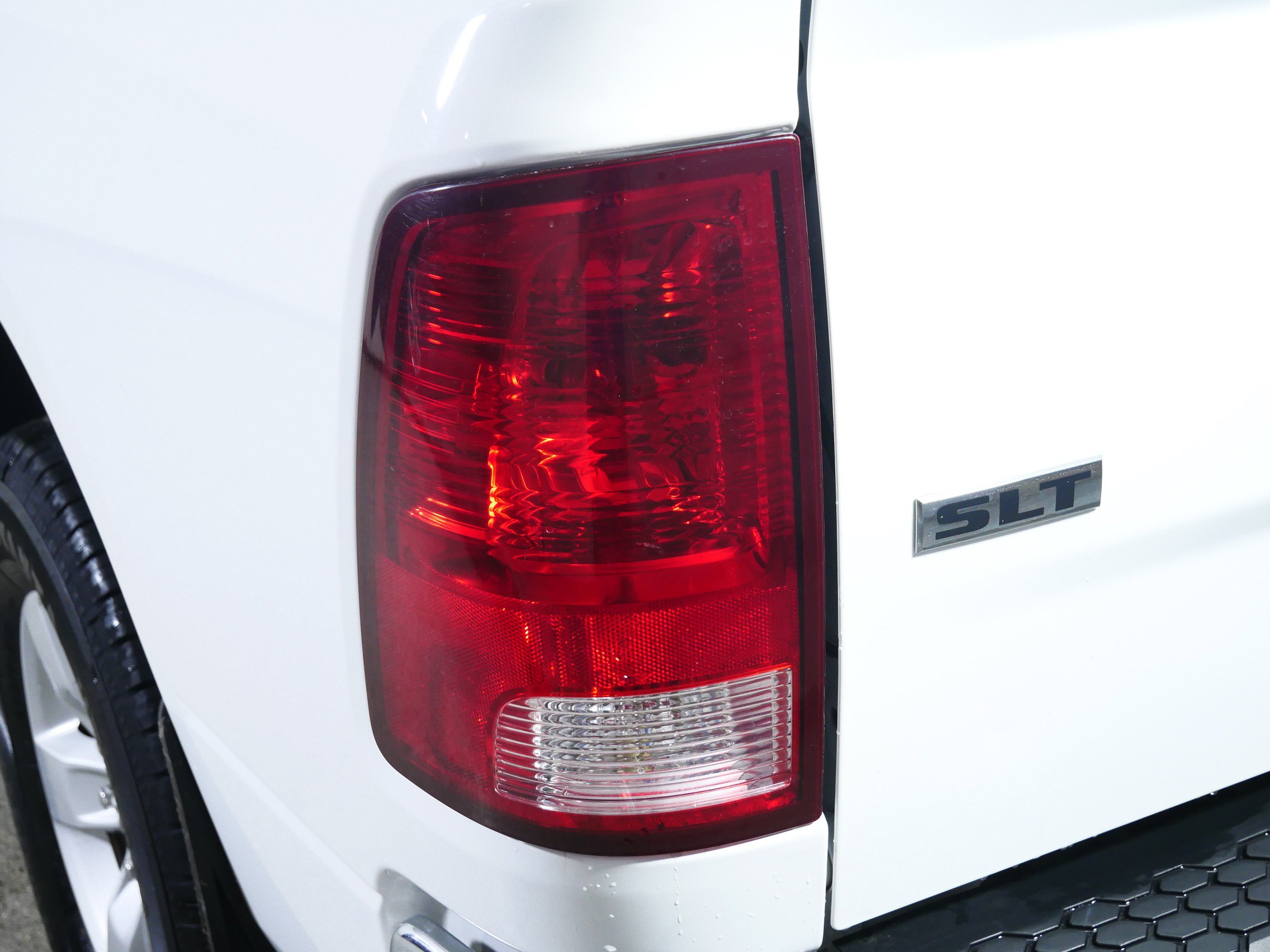 Used 2017 RAM 1500 Classic SLT w/ Luxury Group AWD/4WD image 17