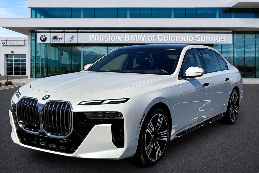 Used 2025 BMW 760i xDrive w/ Premium Package AWD/4WD image 2